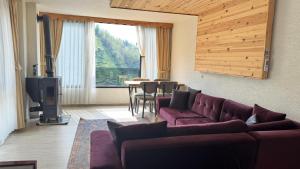 a living room with a couch and a table at Bucci Suit in Çamlıhemşin