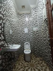 a bathroom with a toilet and a sink at Good Day Kampot Guesthouse in Kampot