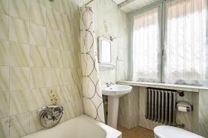 a bathroom with a tub and a sink at Hostal Oria in Luarca