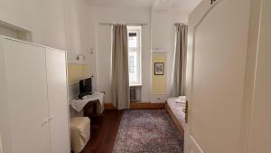 a room with a bed and a sink and a window at Hotel Stadtpark in Vienna +21 photos