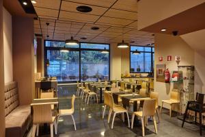 Restauracja lub miejsce do jedzenia w obiekcie Hotel Bilbao Plaza