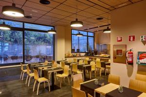 Restauracja lub miejsce do jedzenia w obiekcie Hotel Bilbao Plaza