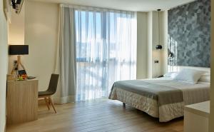 Łóżko lub łóżka w pokoju w obiekcie Hotel Bilbao Plaza