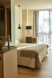 Łóżko lub łóżka w pokoju w obiekcie Hotel Bilbao Plaza