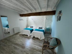 three beds in a room with a mirror at Gîte La Nuit Étoilée chez Champagne Mathelin in Mareuil-le-Port