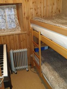a room with two bunk beds and a radiator at Magnifique chalet familial in Evolène