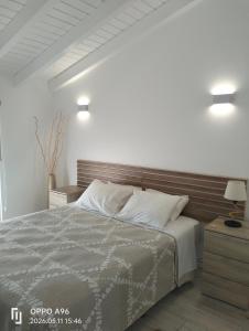 a bedroom with a large bed with a wooden headboard at Paradise Breeze in Carvalhal