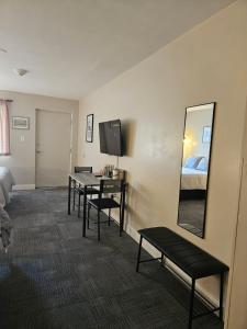 a hotel room with a table and a mirror and a bed at Mountain Creek Tavern in Mount Holly Springs