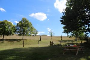 a picnic table in the middle of a field at Gîte Du Mas De La Font in Meyrueis