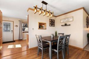 a dining room with a table and chairs at Elegant Manhattan Duplex in Manhattan +97 photos