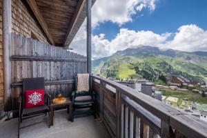 a balcony with two chairs and a view of mountains at Résidence Pierre & Vacances Atria-Crozats in Avoriaz