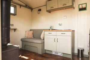 a room with a bench in a tiny house at Willows in Rosedale Abbey