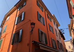 an orange building with a lot of windows on it at Appartamenti Ca' Gabri & Cici in Garda