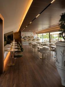 a restaurant with tables and chairs and a bar at TURIM Lisboa Hotel in Lisbon
