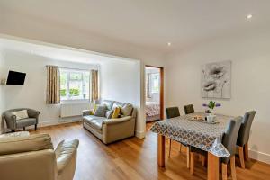 a living room with a table and a couch at 2 Bed in Godshill oc-78573 in Godshill
