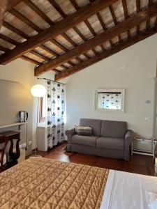 a living room with a couch and a table at Hotel Donna Lucia in Ponzano Veneto