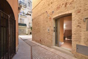 an alley with an open door in a building at B&B Ago e Luce - YourPlace Abruzzo in Vasto