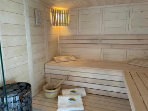 a sauna with two folded towels and a lamp at CasaBelaVista II in Pedreira +29 photos