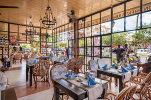 Un restaurant sau alt loc unde se poate mânca la Gallion Hotel