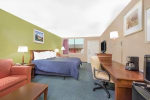 a hotel room with a bed and a desk at Hotel Express Anniston/Oxford in Anniston