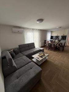a living room with a couch and a table at Deskom Stan na dan in Despotovac
