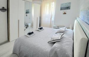 a bedroom with a bed with two pillows on it at Giuly Sole e Sale in Le Grazie