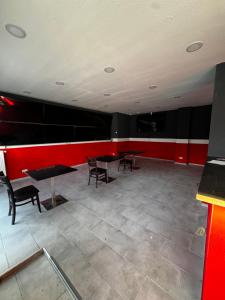 a room with black and red walls and tables and chairs at Freilassing Unterkünfte in Freilassing