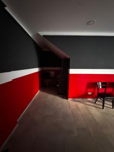an empty room with a red and black wall at Freilassing Unterkünfte in Freilassing