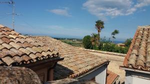 a view of the roofs of some buildings at B&B Porta Girone in Civitanova Alta