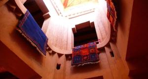 an overhead view of a room with a window at Kasbah d'hotes ayad in Moulay Brahim