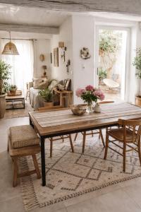 a living room with a wooden table and a couch at Alheuredusud in Violès