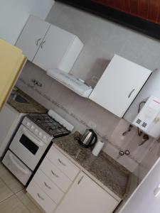 an overhead view of a kitchen with white cabinets at Temporario Avenida in Rafaela