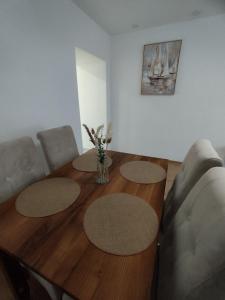 a dining room with a wooden table and chairs at Apartman Limski Kutak in Železnička Stanica Prijepolje