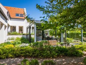 a house with a garden in front of it at Villa Szent Jakab in Vászoly