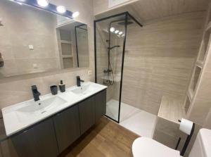 a bathroom with a shower and a sink and a toilet at Arco de Toledo in Torrijos +49 photos