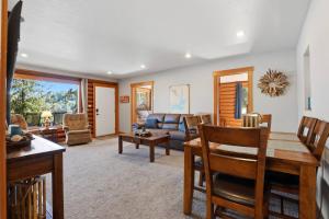 a living room with a couch and a table at Hayden Lake Oasis in Hayden