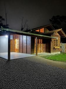 a house at night with the lights on at HolzHaus em Pomerode in Pomerode