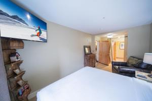 a bedroom with a bed and a tv on the wall at Silver Mill 8228 by SummitCove Lodging in Colorado in Keystone +46 photos