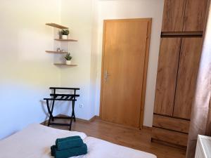 a room with a bed and a wooden door at Ferienwohnung Am Pillersee in Sankt Ulrich am Pillersee