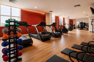a gym with several treadmills and exercise bikes at Lapidare Flat Hotel Comfor Alphaville até 4 pessoas in Barueri +4 photos