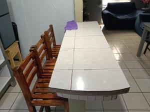 a table with two chairs and a purple napkin on it at Casa Cartagena in Zamora de Hidalgo +8 photos