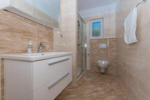 Ein Badezimmer in der Unterkunft Apartmani Gaube