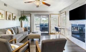 a living room with a couch and a ceiling fan at Full Moon Condo in Lake Ozark