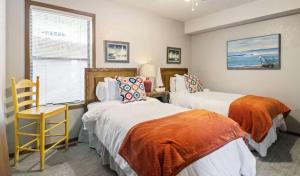 a bedroom with two beds and a window at Pelican Bay Getaway in Lake Ozark +25 photos