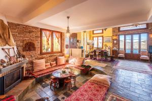 a living room with a brick wall at Heritage Ridge in Skroponeria