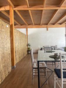 a dining room with a table and chairs at Syrah Home in Tangier