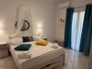 a bedroom with a bed with towels on it at Pension Sofia in Parikia