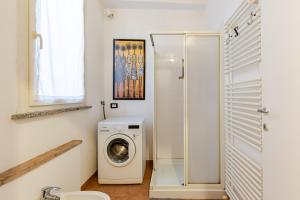 a bathroom with a washing machine and a washer at Dimora Pia in Piacenza +25 photos