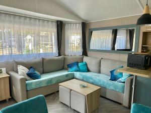 a living room with a couch with blue pillows at Bonne anse plage in Les Mathes
