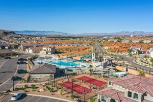 an aerial view of a town with a pool at Royal Rock Adventures in Washington